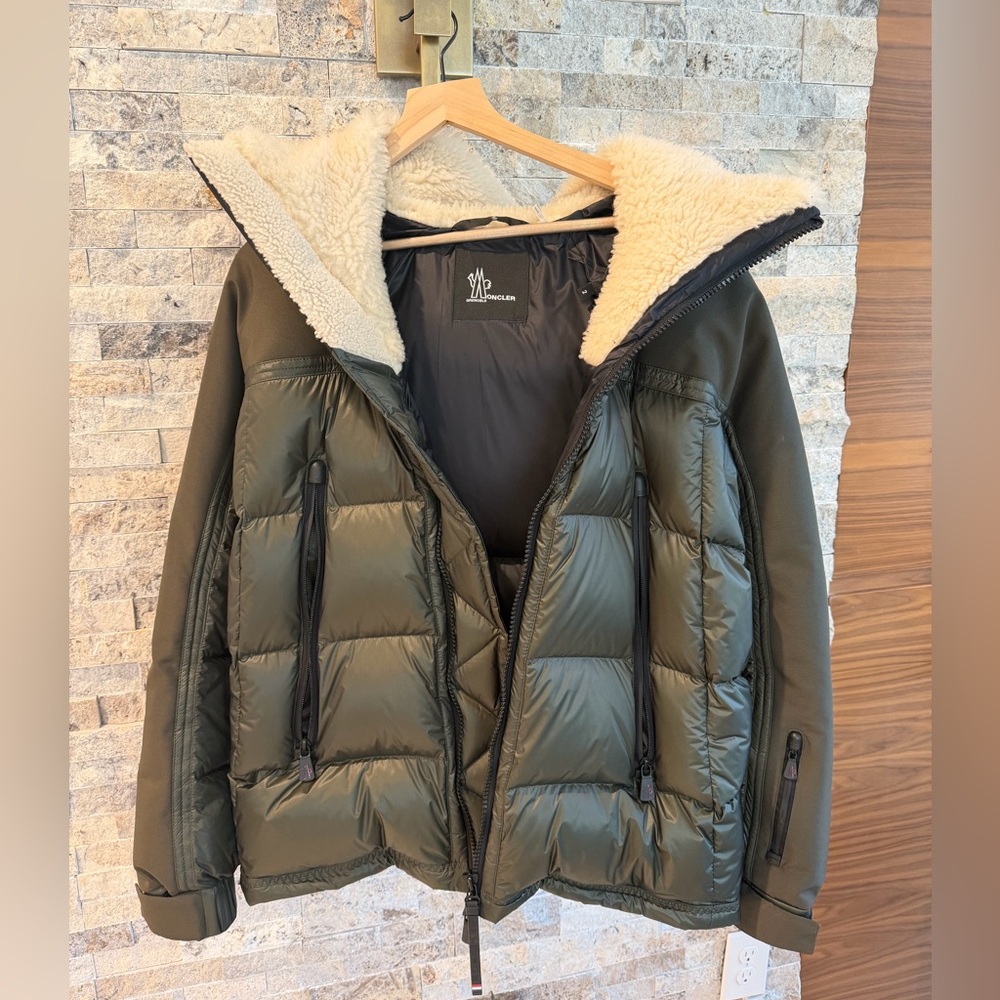 Moncler Morgins Short Down Jacket - Picture 3 of 6